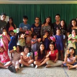 Eine Gruppe aus unserem Kinderheim in Trujillo, Peru, nimmt an dem Tanzprojekt teil.
